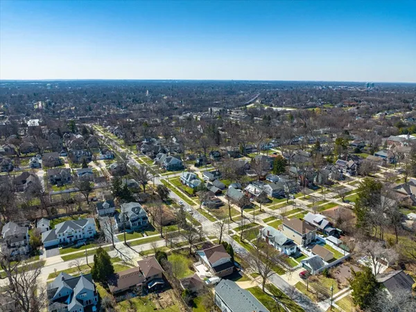 $875,000 | 354 Hawthorne Boulevard, Glen Ellyn, IL 60137