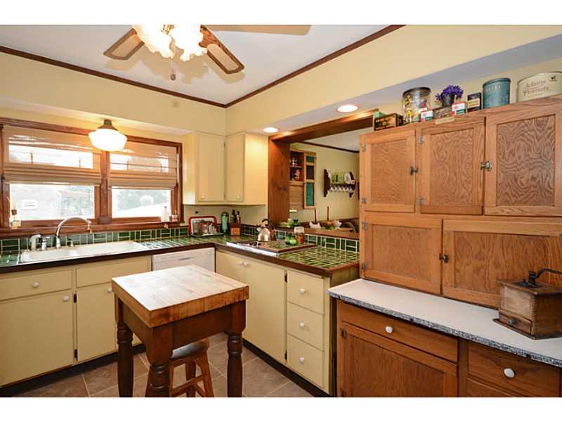 696 Simpson Howell Road Elizabeth, PA 15037 - Photo 12 of 25 Kitchen.