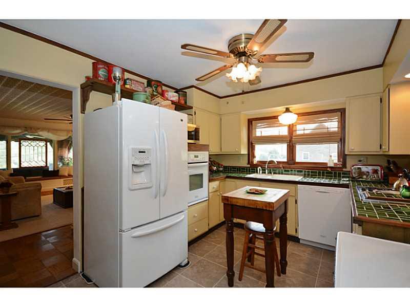 696 Simpson Howell Road Elizabeth, PA 15037 - Photo 13 of 25 Kitchen.