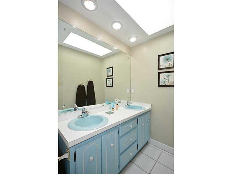 696 Simpson Howell Road Elizabeth, PA 15037 - Photo 18 of 25 Master Bath/Spa.