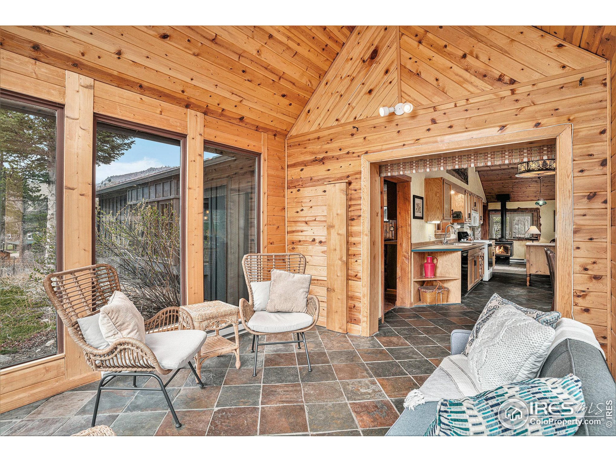 504 Rustic Road Bellvue, CO 80512 - Photo 7 of 39