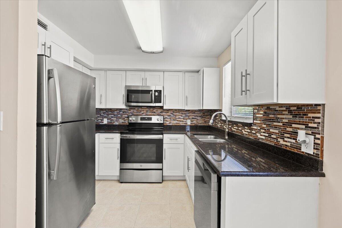 1905 Lake Worth Road Lake Worth Beach, FL 33461 - Photo 5 of 27 Kitchen