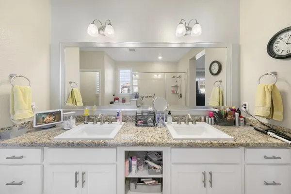 $699,900 | 1525 Griffith Drive, Woodland, CA 95776