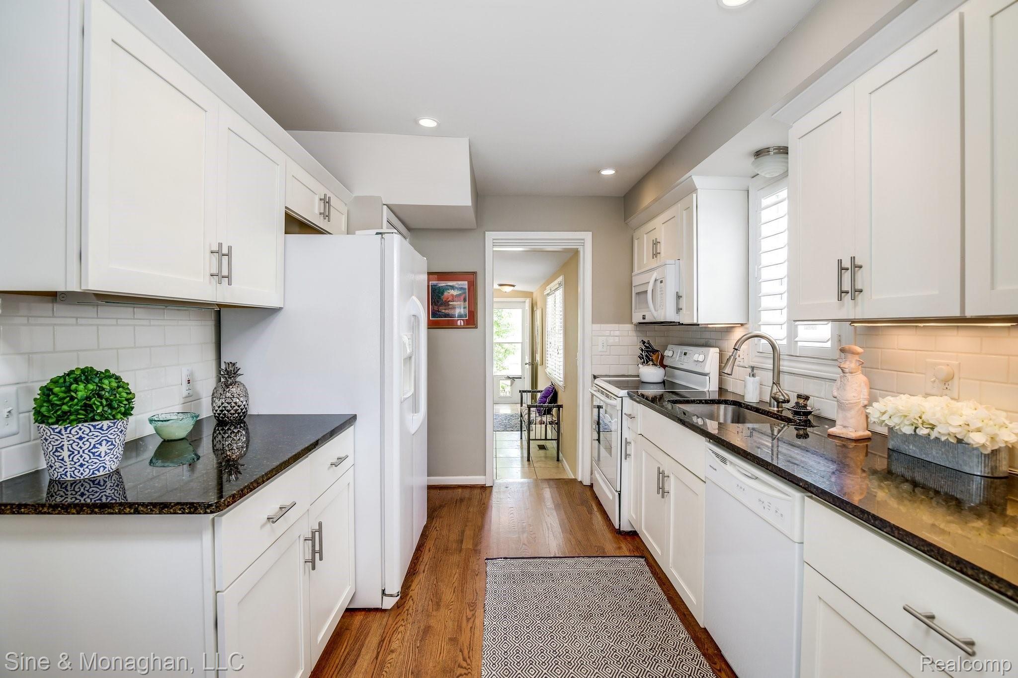 1338+Hampton+Rd+Grosse+Pointe+Woods-12-web.jpg