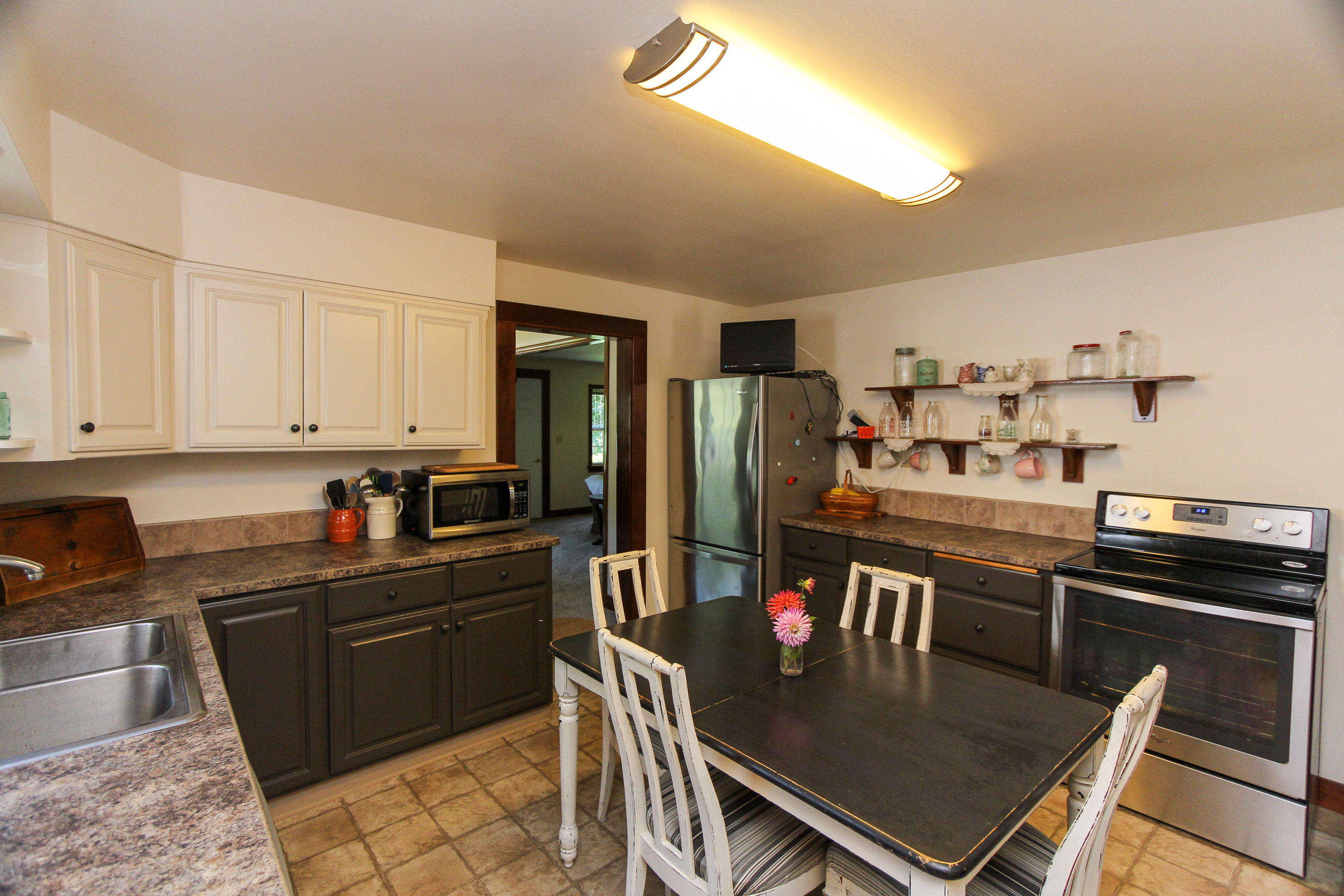 8000 Kilchis River Road Tillamook, OR 97141 - Photo 8 of 43 Country Kitchen