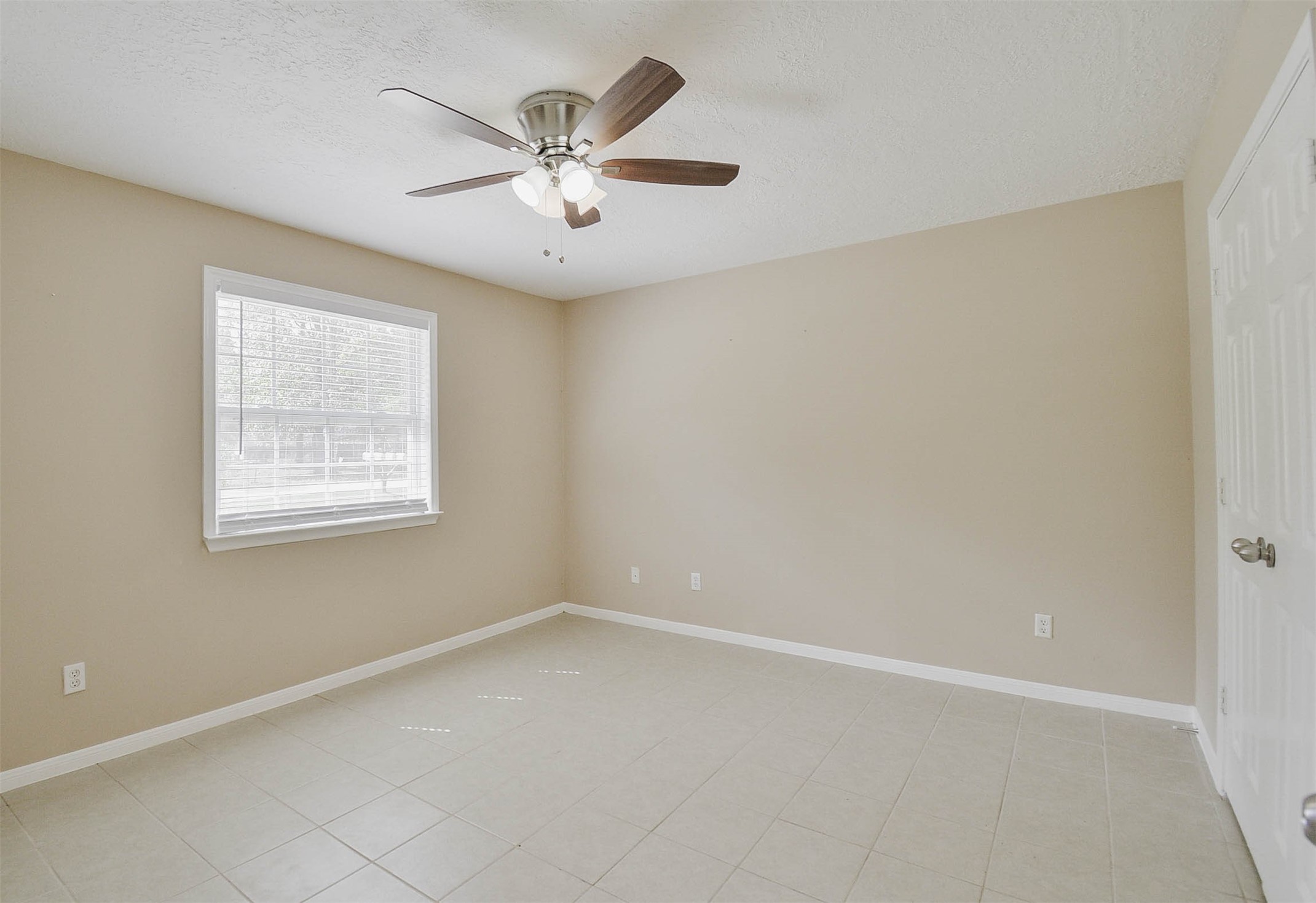 3 Magnolia Lane, Unit 1 Huffman, TX 77336 - Photo 17 of 23 en empty room with windows