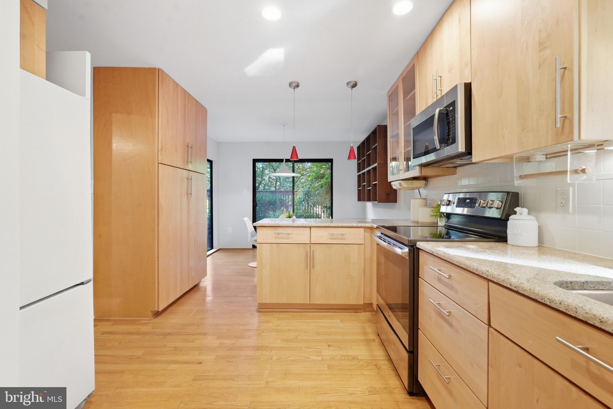 2165 Cabots Point Lane Reston, VA 20191 - Photo 15 of 40 Gallery Image 15