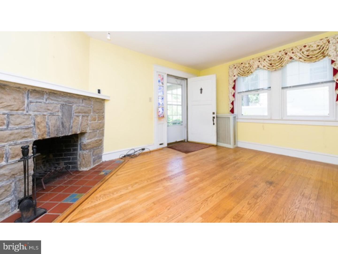 356 Fairfax Road Drexel Hill, PA 19026 - Photo 6 of 14 Living Room