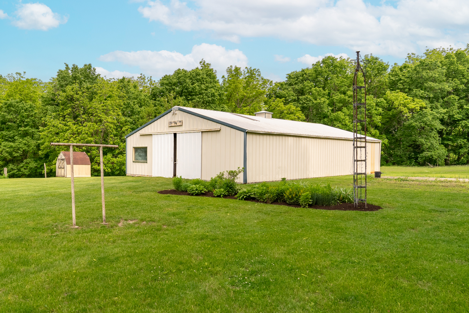 698 North 2853rd Road LaSalle, IL 61301 - Photo 21 of 39 a view of a back yard of the house