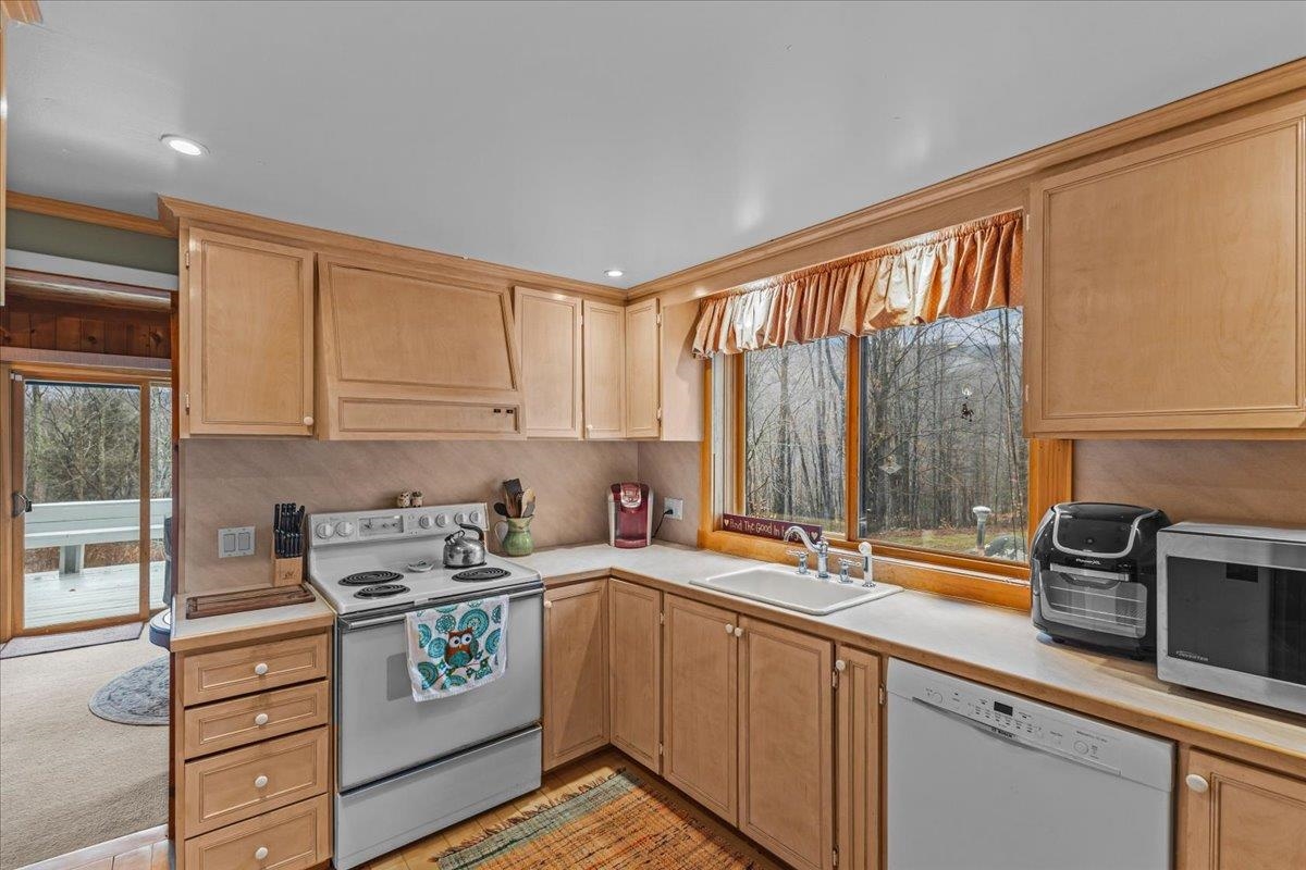 953 Lincoln Gap Road Warren, VT 05674 - Photo 13 of 49