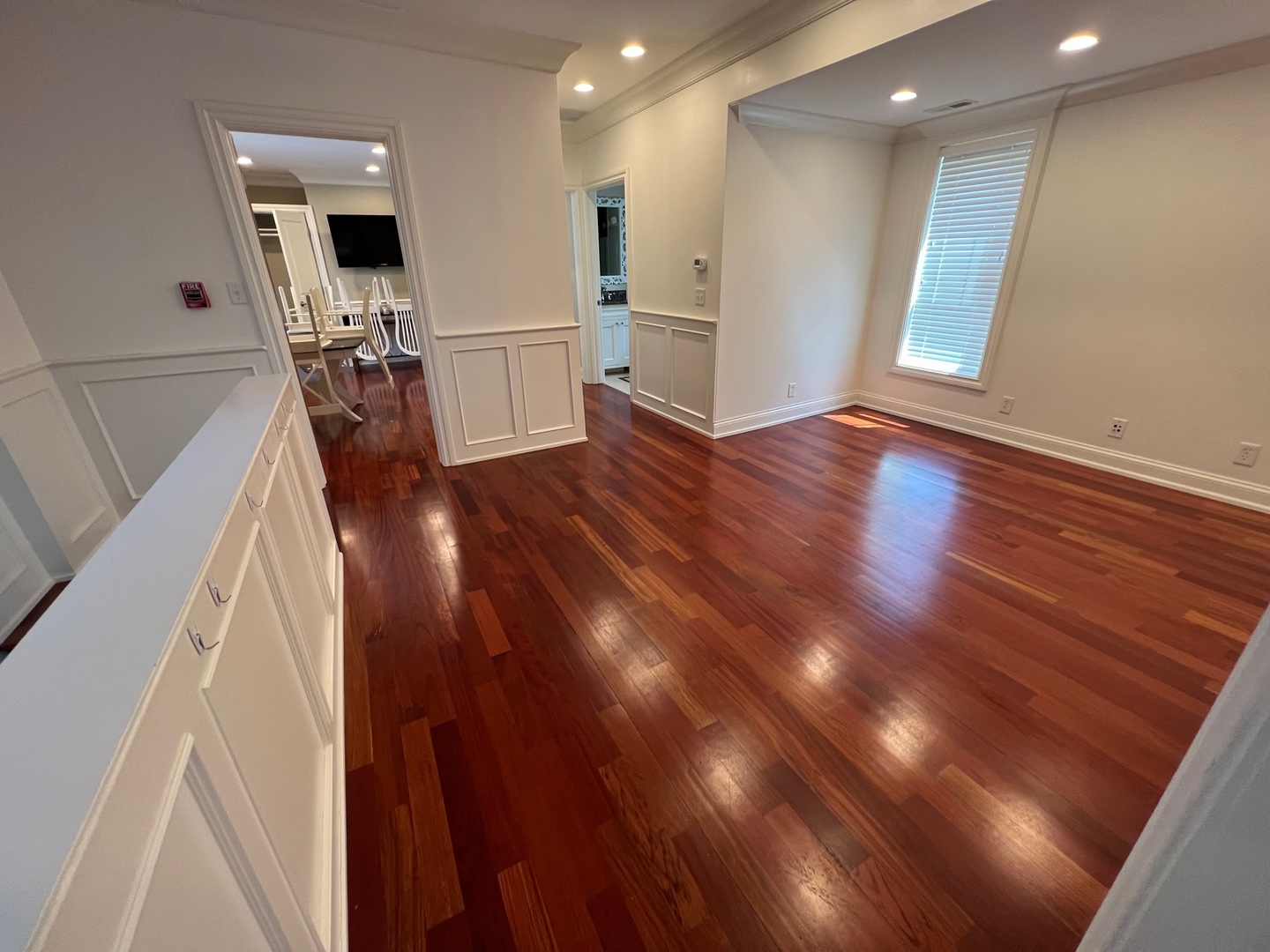 1000 Ridge Road, Unit 2 Wilmette, IL 60091 - Photo 6 of 10 a view of a living room and wooden floor
