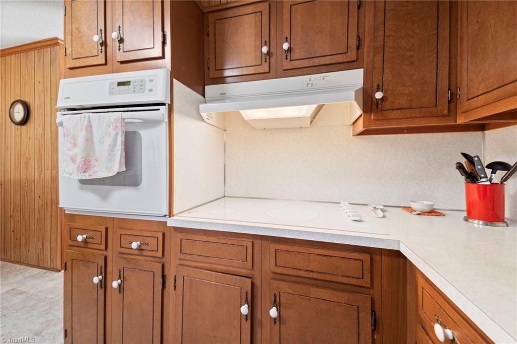 5219 Millstone Road Oak Ridge, NC 27310 - Photo 23 of 37 Built in oven/cook top