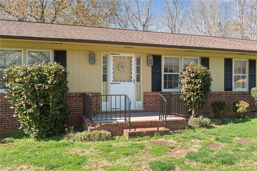 5219 Millstone Road Oak Ridge, NC 27310 - Photo 4 of 37