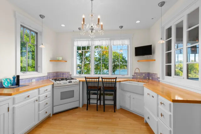 $2,000,000 | 35 Main Street, Newcastle, ME 04553