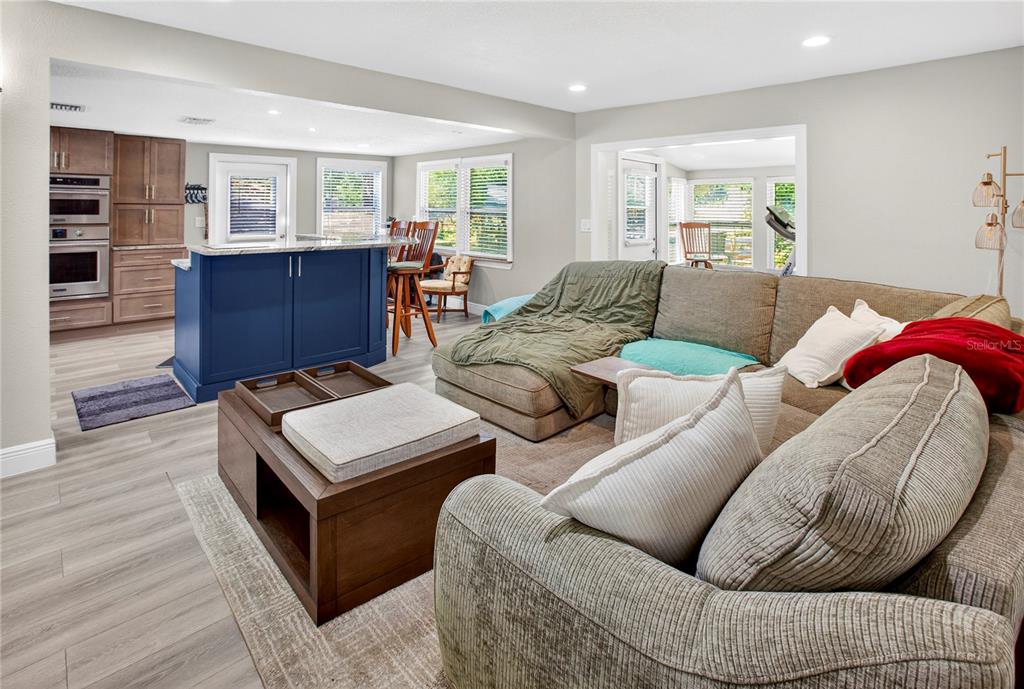 10627 McIntosh Road Thonotosassa, FL 33592 - Photo 6 of 38 a living room with furniture and windows