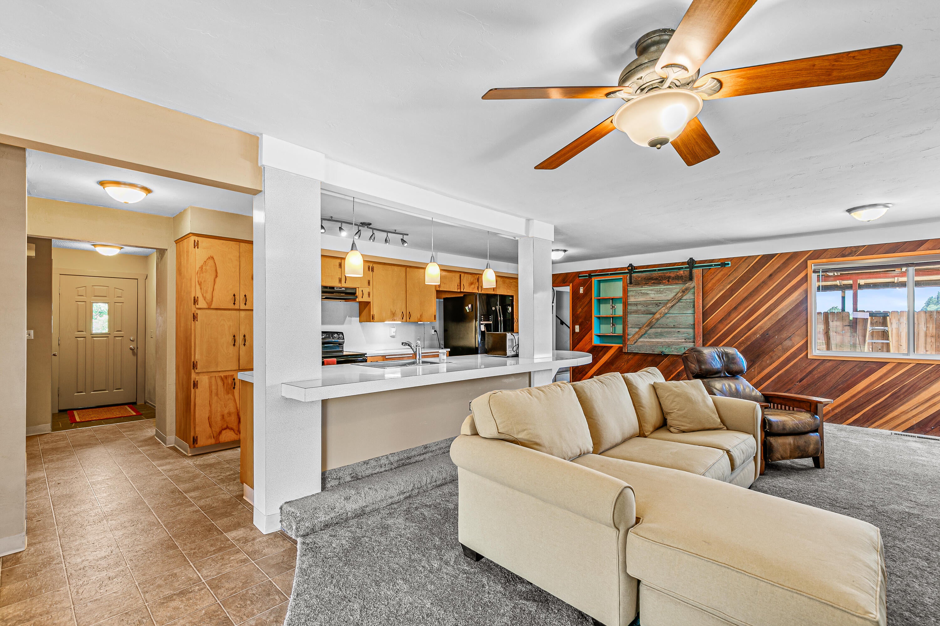 2615 Glory C Road Medford, OR 97501 - Photo 6 of 57 9R9A4029