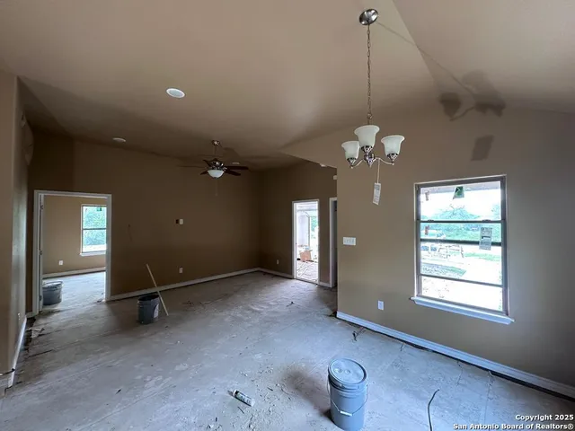 $229,500 | 808 West Bates Street, Beeville, TX 78102