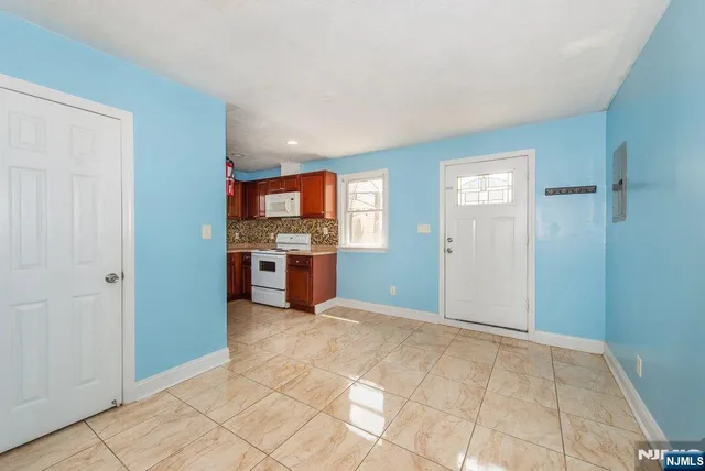 $1,900 | 503-505 12th Avenue, Unit 3, Paterson, NJ 07514