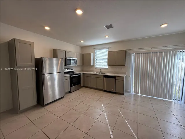 $3,200 | 434 Northeast 13th Street, Florida City, FL 33034