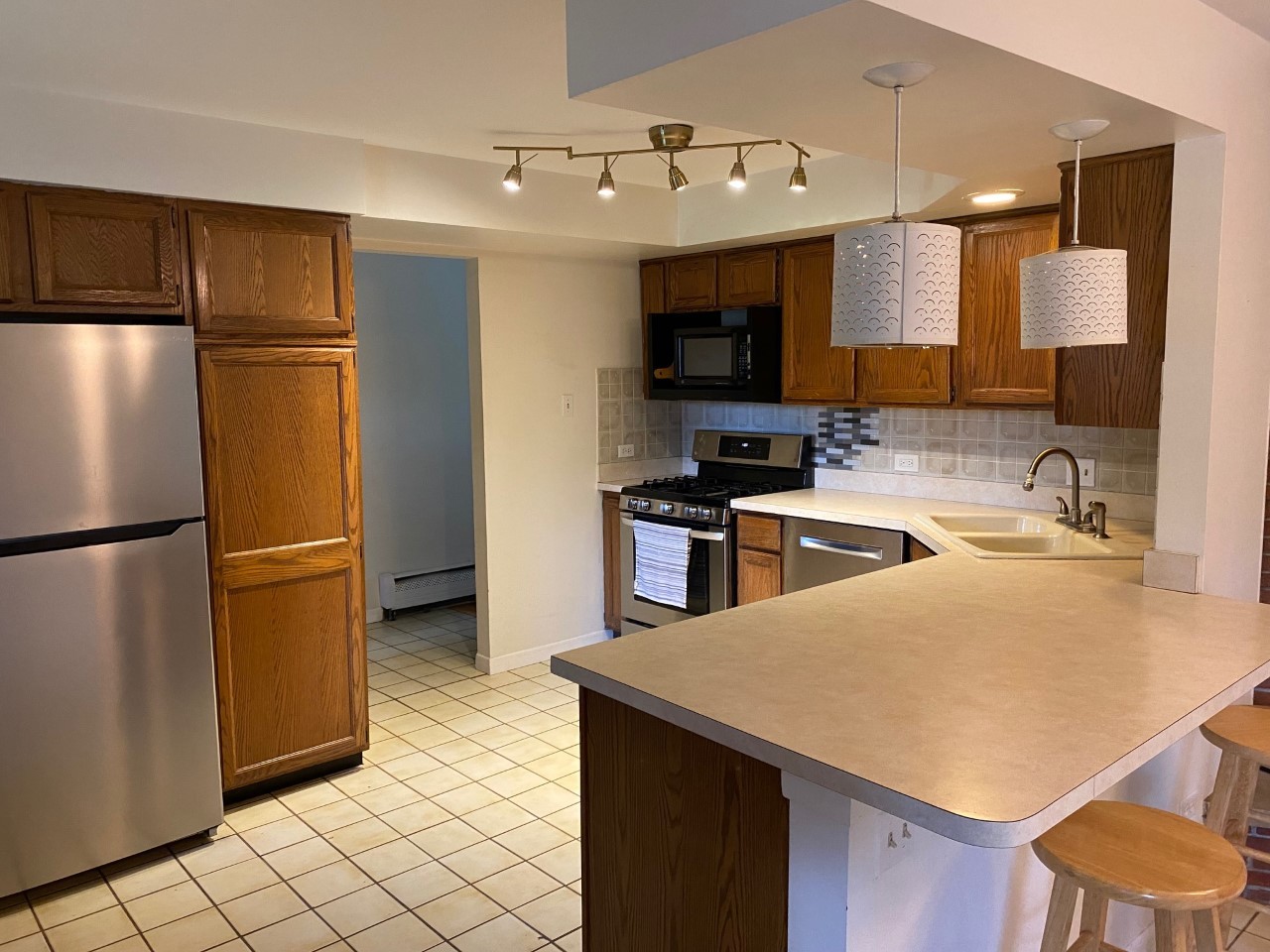 21W270 Temple Drive Itasca, IL 60143 - Photo 4 of 15 a kitchen with stainless steel appliances a refrigerator sink and microwave