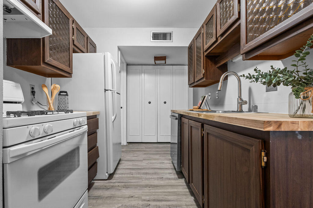 11910 West Mill Road, Unit 6 Milwaukee, WI 53225 - Photo 11 of 27 IMG_1903