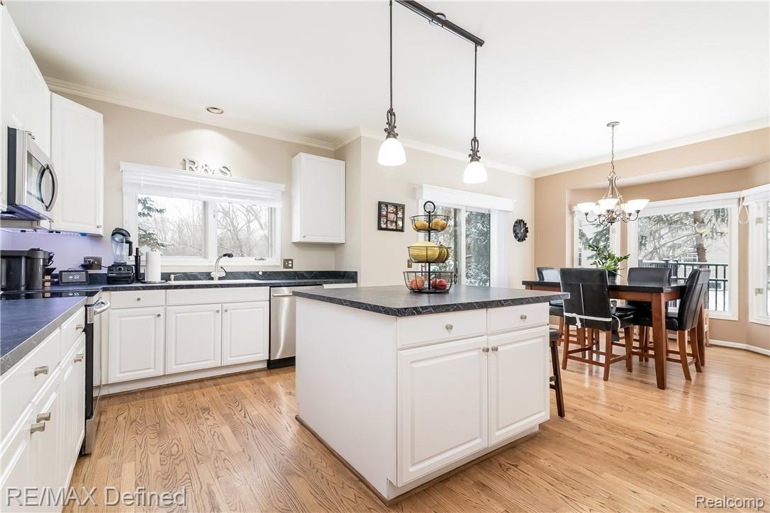 3085 Wilmington Court Rochester, MI 48309 - Photo 13 of 45 008-photo-kitchen-6807932.jpg