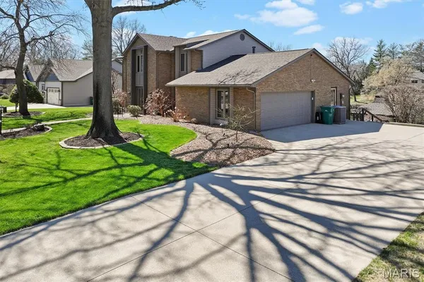 $750,000 | 26 Ravenwood Circle, O'Fallon, IL 62269