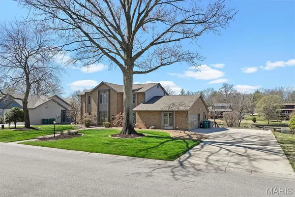 $750,000 | 26 Ravenwood Circle, O'Fallon, IL 62269