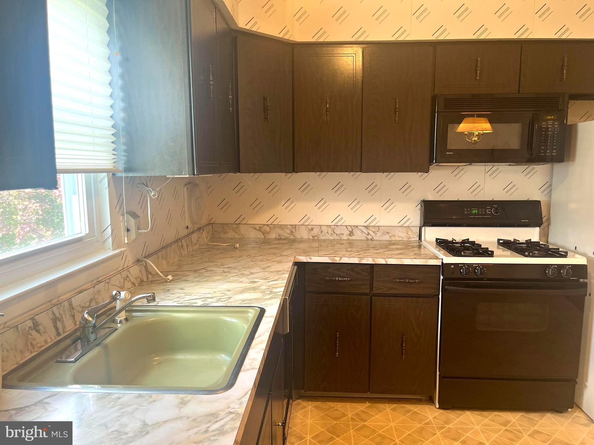 424 Densmore Road Philadelphia, PA 19116 - Photo 14 of 36 Gallery Image 14