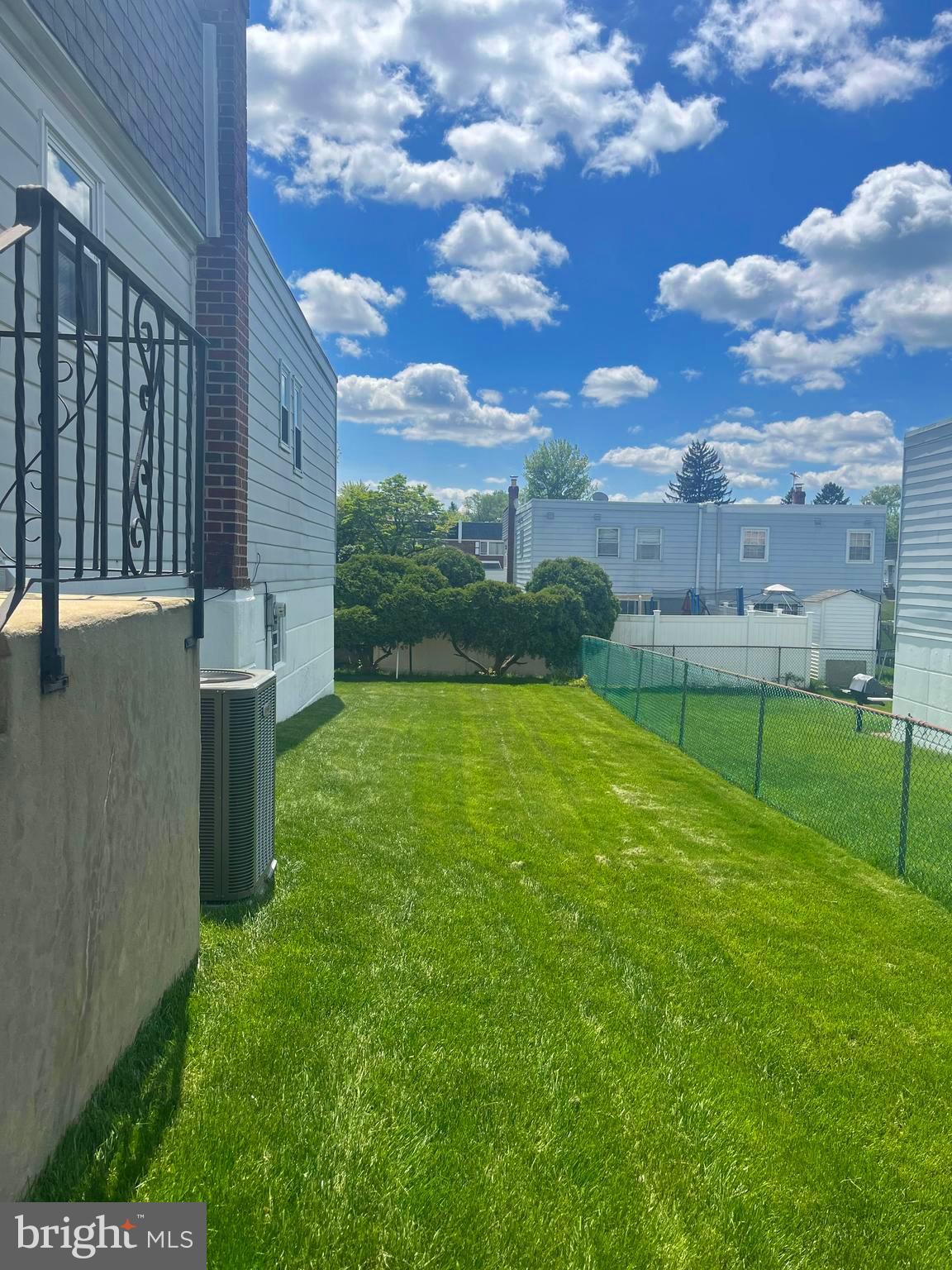424 Densmore Road Philadelphia, PA 19116 - Photo 3 of 36 Gallery Image 3