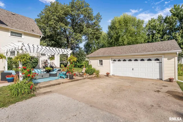 $350,000 | 109 West 6th Street, Wilton, IA 52778