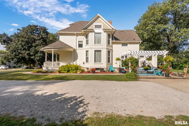 $350,000 | 109 West 6th Street, Wilton, IA 52778