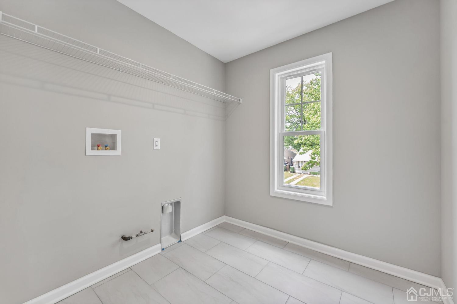 17 Matson Road Edison, NJ 08817 - Photo 9 of 20 an empty room with windows