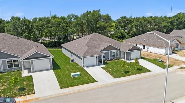 $325,000 | 3912 Northwest 93rd Street, Kansas City, MO 64154