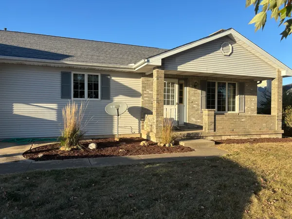 a front view of house with yard