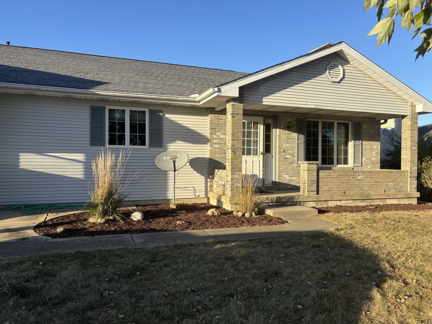 a front view of house with yard