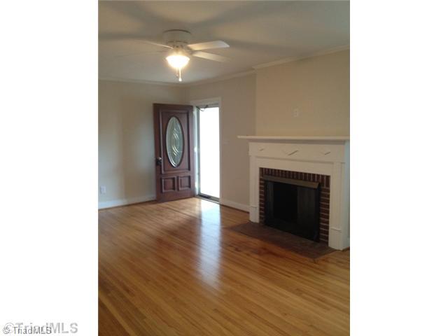1416 Overbrook Road Burlington, NC 27215 - Photo 5 of 16 Living Room.