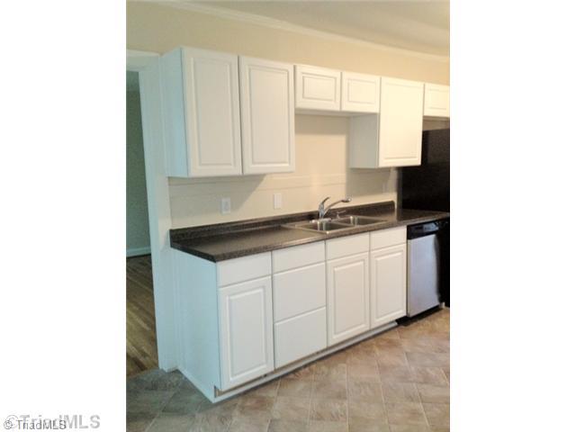 1416 Overbrook Road Burlington, NC 27215 - Photo 8 of 16 Kitchen.