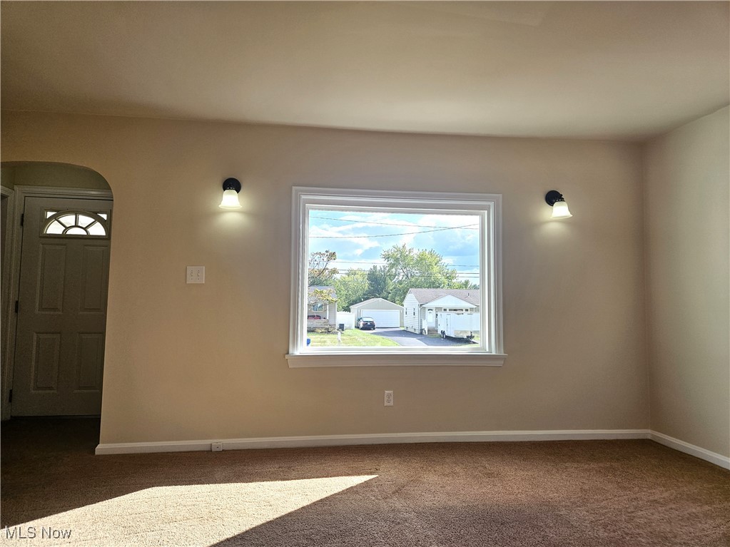 1890 Mathews Road Youngstown, OH 44514 - Photo 8 of 25 Front living room with picture window