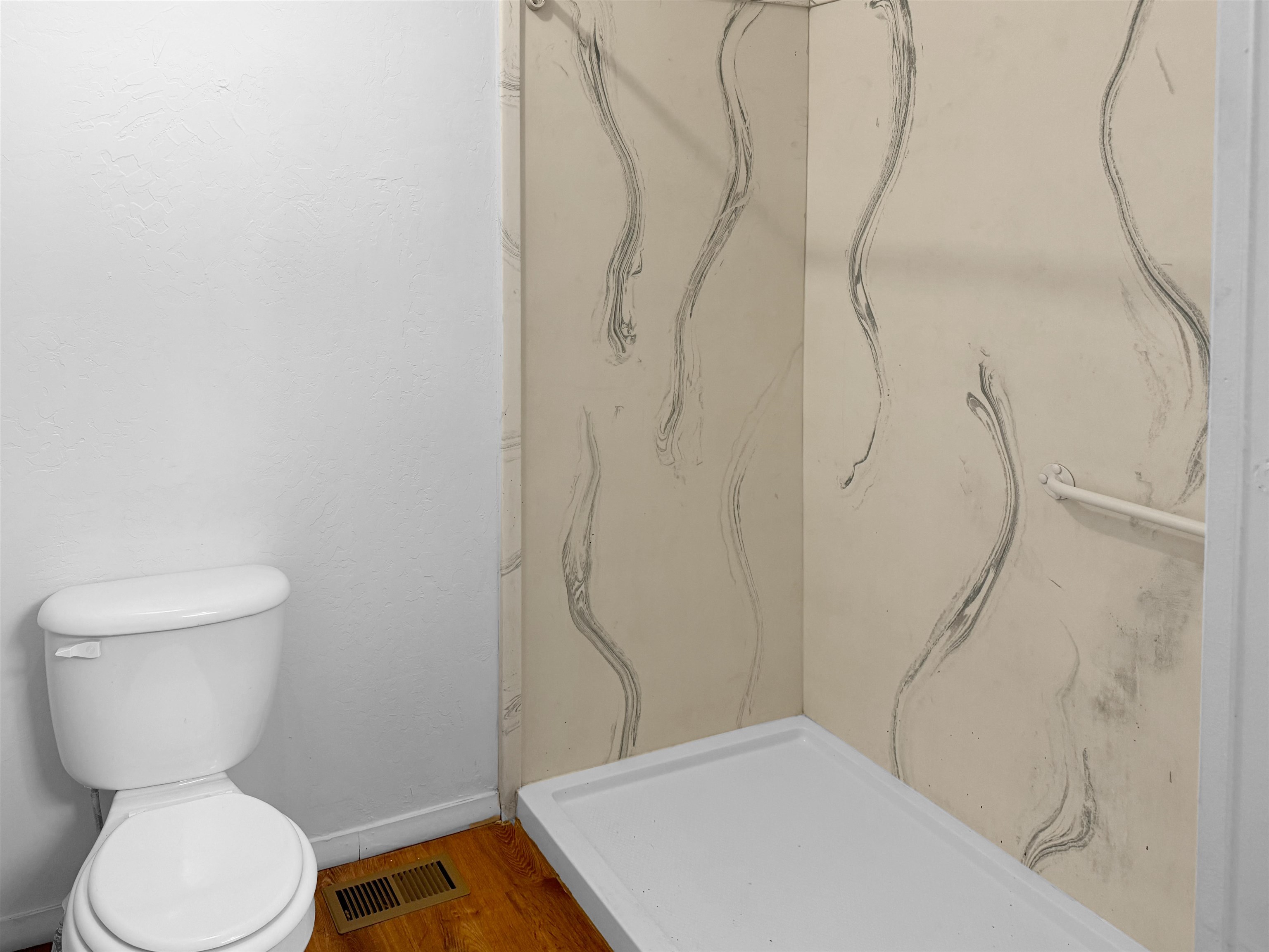 424 32 Road, Unit 408 Clifton, CO 81520 - Photo 6 of 10 Walkin shower