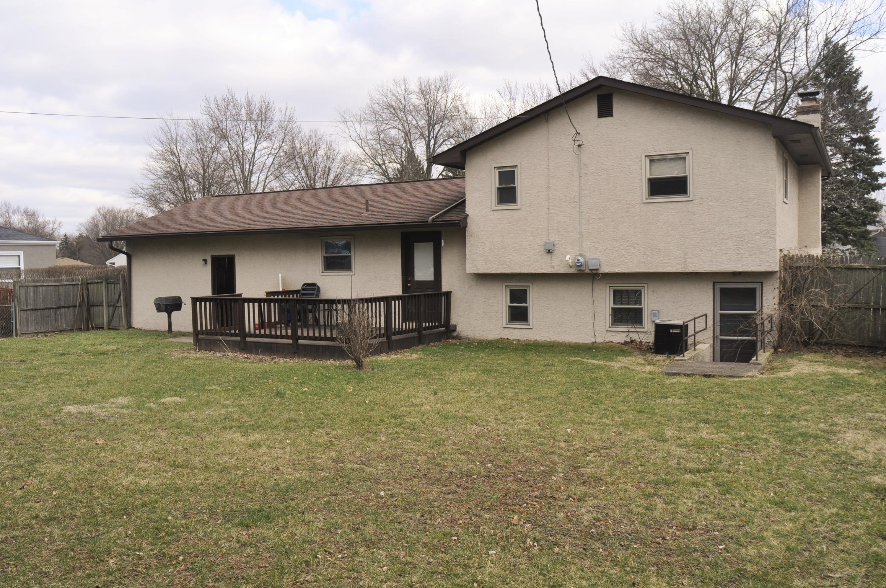 282 Dunbarton Road Columbus, OH 43230 - Photo 3 of 16