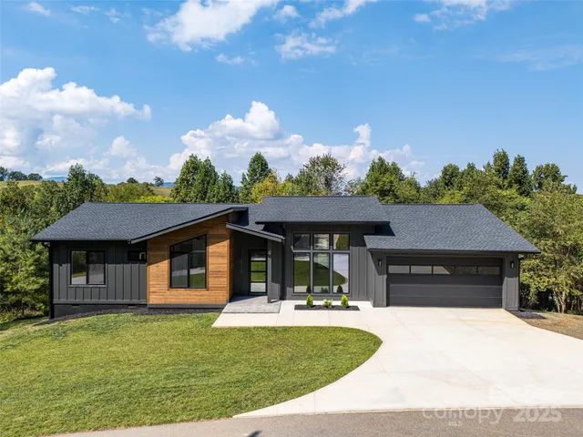 $745,000 | 4 Tremorra Trail, Unit 17, Leicester, NC 28748