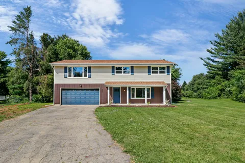 $425,000 | 2660 Spring Hill Drive, Stoughton, WI 53589