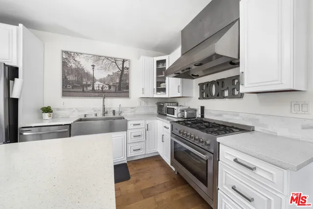 $1,539,000 | 151 North Harvard Boulevard, Los Angeles, CA 90004