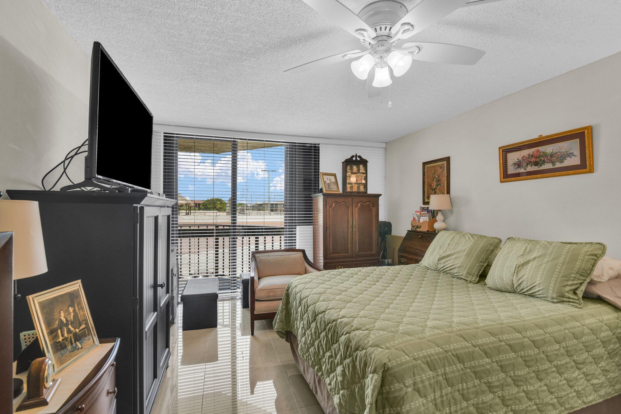 899 Jeffery Street, Unit 3010 Boca Raton, FL 33487 - Photo 23 of 99 899 Jeffery St 301 primary BR bath 5