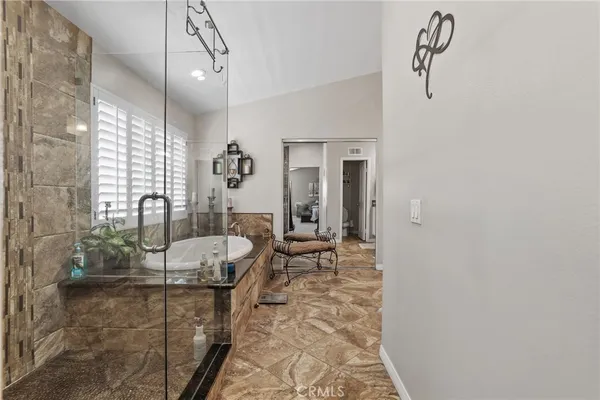 a spacious en suite bathroom with double sink and a mirror
