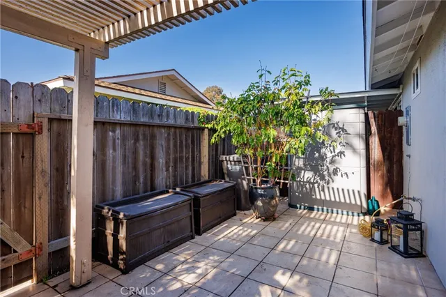 $2,500 | 10220 Holburn Drive, Huntington Beach, CA 92646