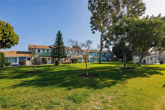 $2,500 | 10220 Holburn Drive, Huntington Beach, CA 92646