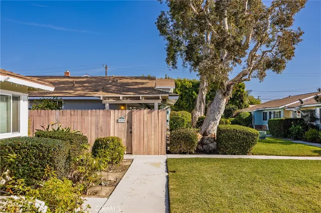 $2,500 | 10220 Holburn Drive, Huntington Beach, CA 92646