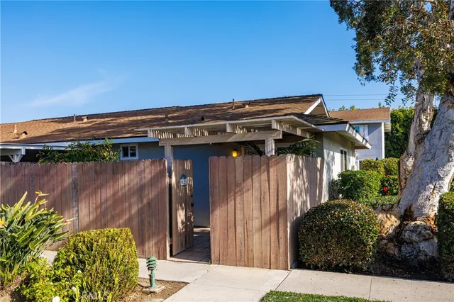 $2,500 | 10220 Holburn Drive, Huntington Beach, CA 92646